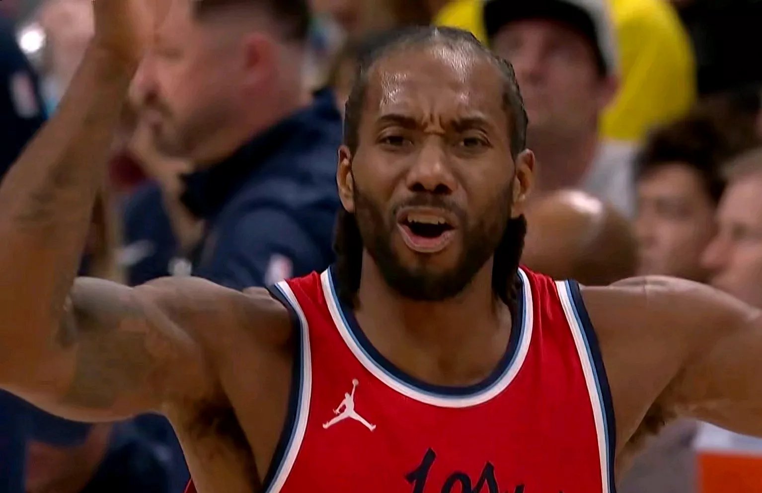 哈登意外战胜西班牙队，比赛局势复杂引爆全场！(nba最后时刻突起战火阿德伊巴卡上演武斗)