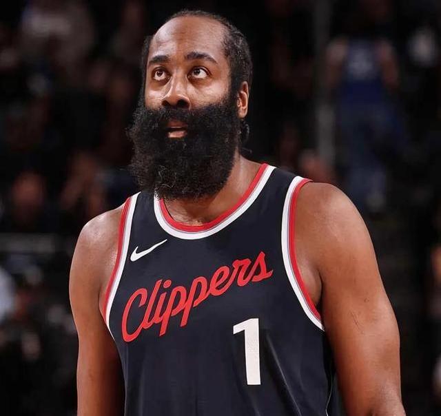 哈登意外战胜西班牙队，比赛局势复杂引爆全场！(nba最后时刻突起战火阿德伊巴卡上演武斗)