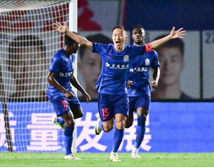 塞维利亚迎亚冠关键赛；今夜战术微调；令人意外；球探报告显示潜力(阿拉维斯对塞维利亚比分预测)