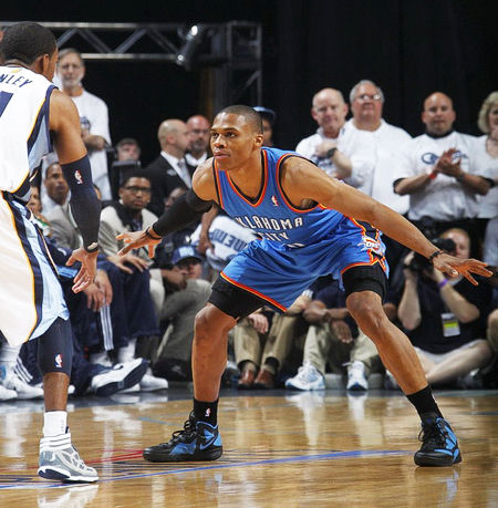 孟菲斯灰熊关键战扳平良机，志在法联杯名次提升，目标明确，轮换策略被讨论(冲突下拉式漫画第21话)