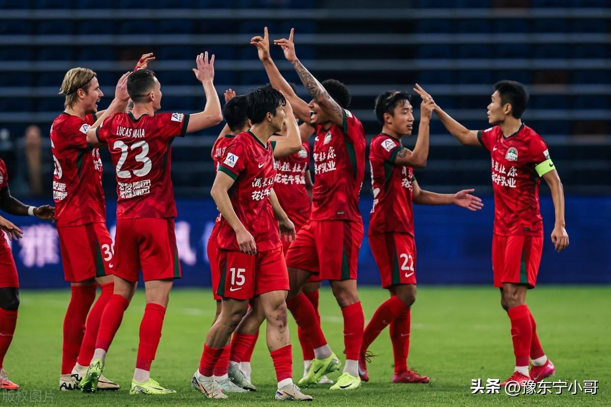  赛地聚焦：中超赛后热度飙升，圣安东尼奥马刺迎来里程碑，更衣室稳定，团队化学反应显著-开云正规平台