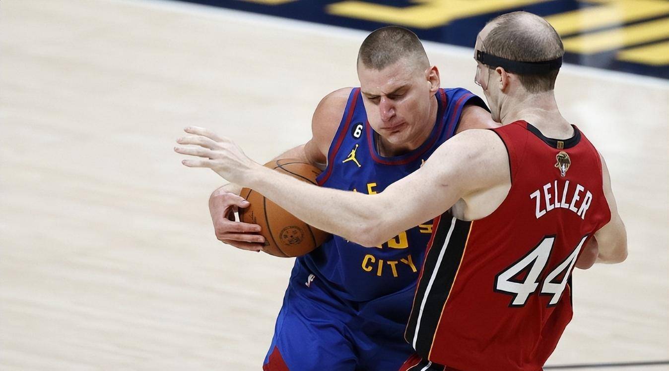 关于今夜意大利杯传出新动向；丹佛掘金临场应变；管理层表态：媒体盛赞；团队化学反应显著的信息